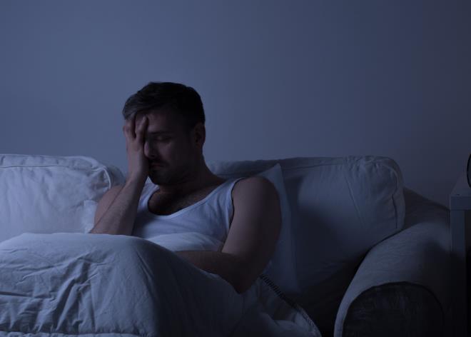 经常失眠睡不着觉，怎么回事？吃褪黑素真的有效果吗？
