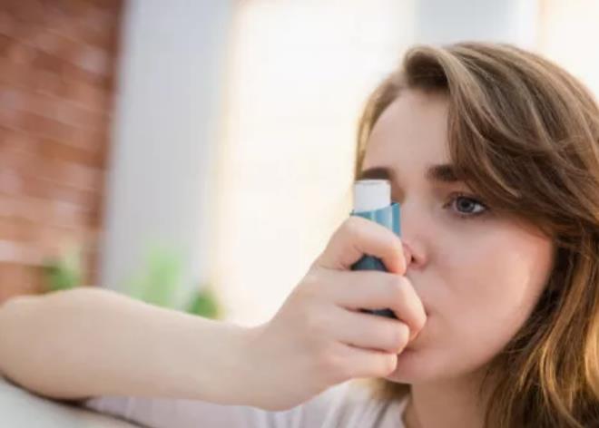 上一秒还能唱歌，下一秒说不出话，支气管哮喘发病时症状可怕吗？