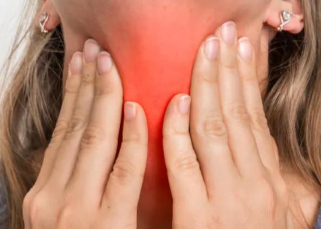 你喉咙有这3种情况吗？注意提防食道癌，及时检查