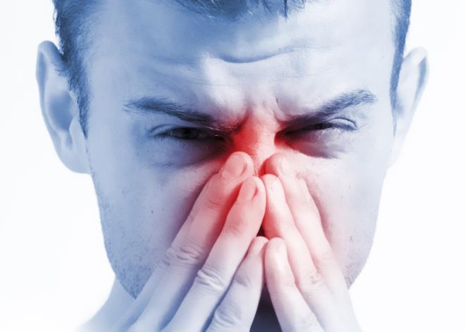 有鼻炎千万别自己扛着，对身体有这4大影响，需要引起重视